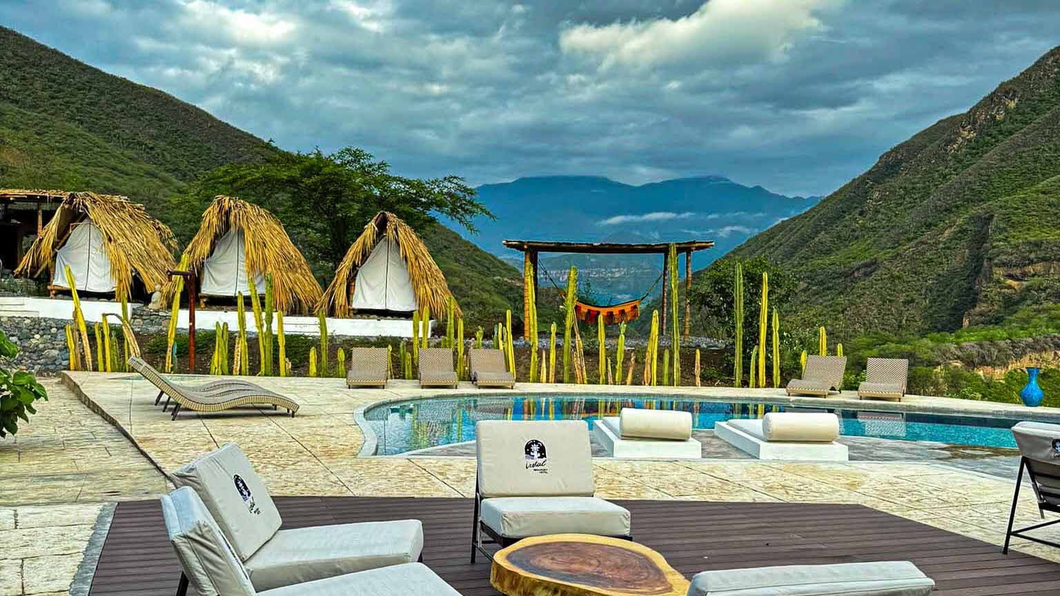 Biohotel en bosque seco tropical Nariño - Refugios ecológicos Izotal Bioluxury Hotel